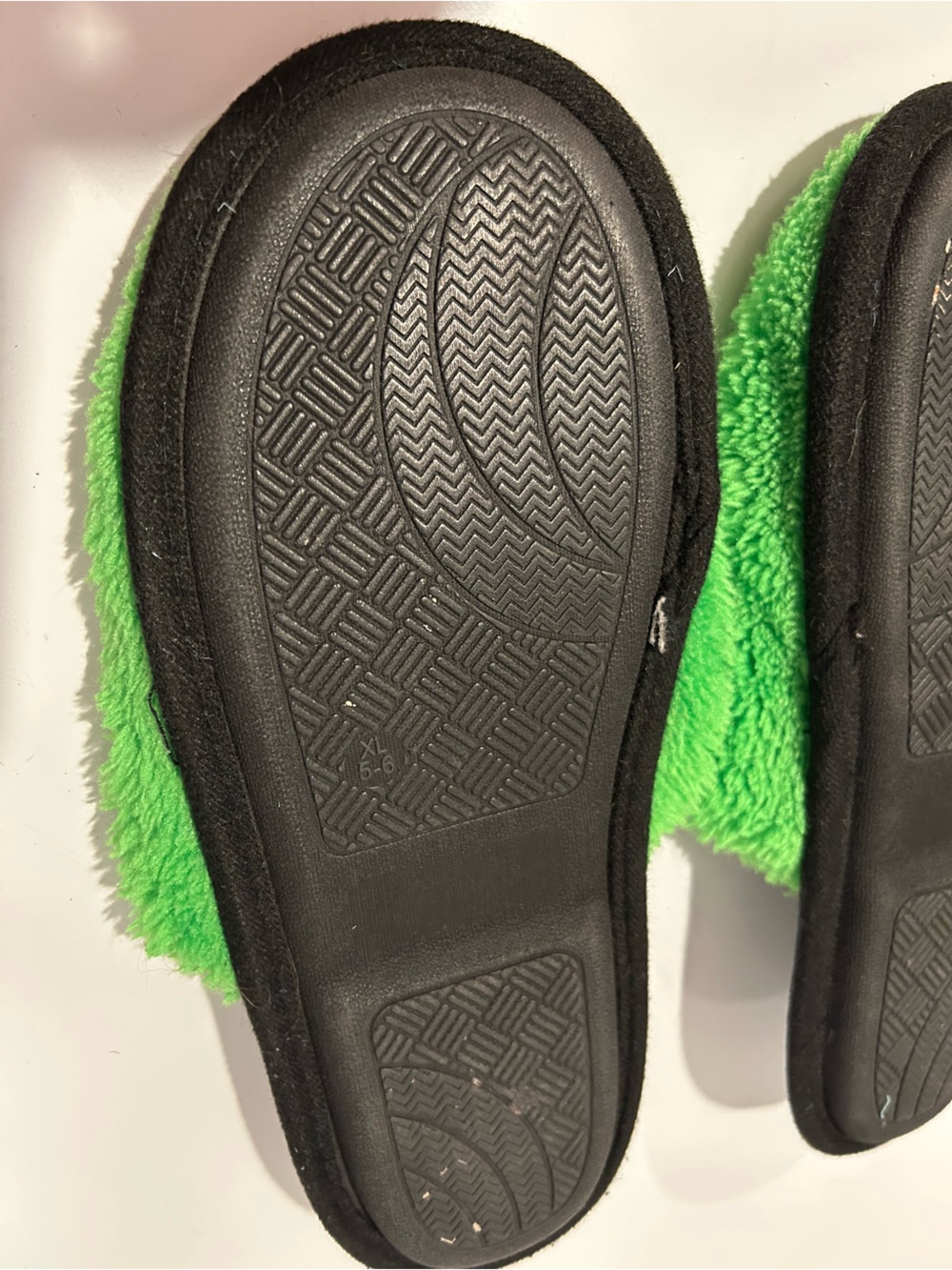 Minecraft Slippers - Picture 9 of 11
